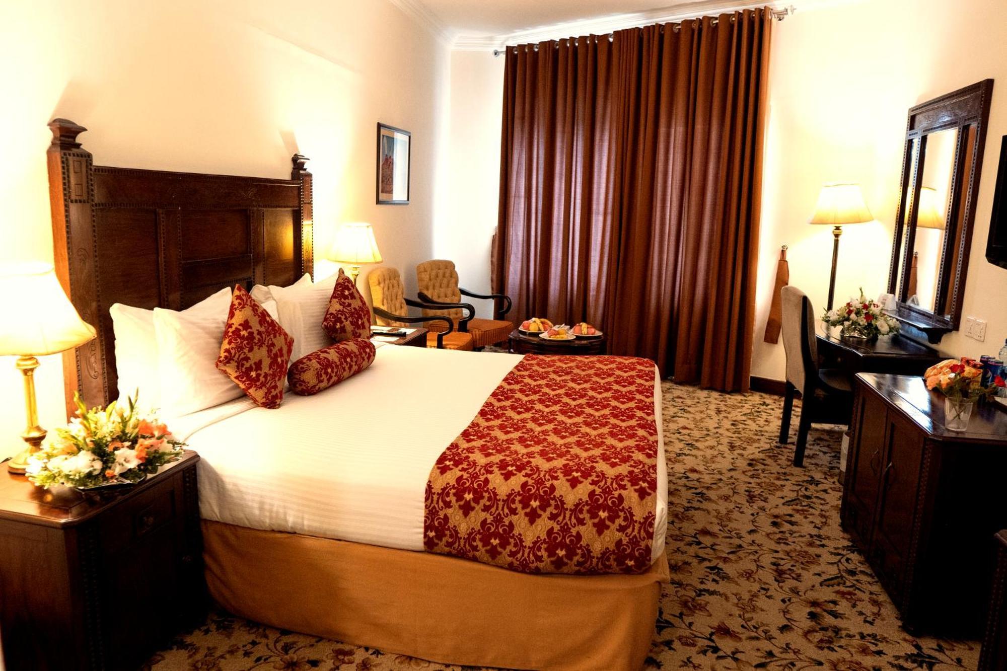 Hotel Hillview Исламабад Экстерьер фото
